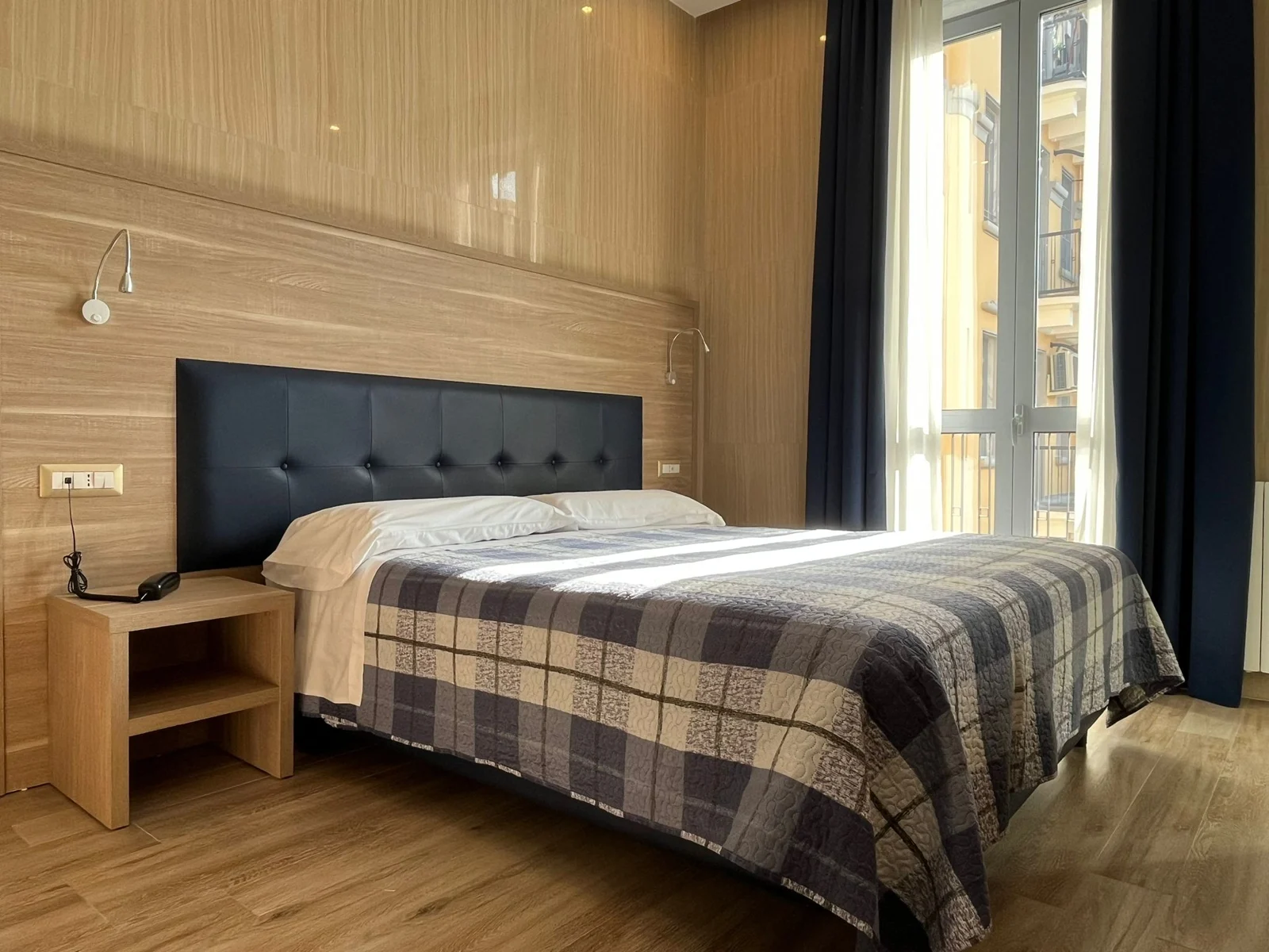 Doppelzimmer — Midway Hotel — Foto 1